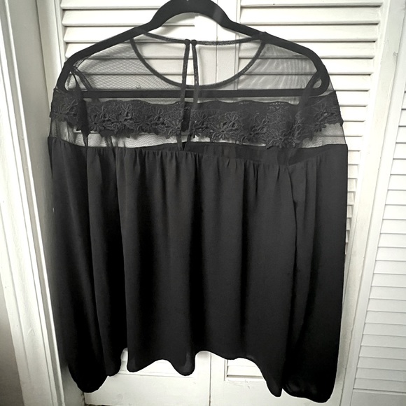 Express Blouse - Picture 2 of 4